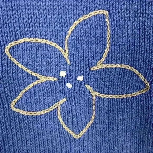 Pure Handknit Womens Vest Blue S/M Sleeveless Pullover Tight Knit 3D Flowers EUC - Picture 5 of 12